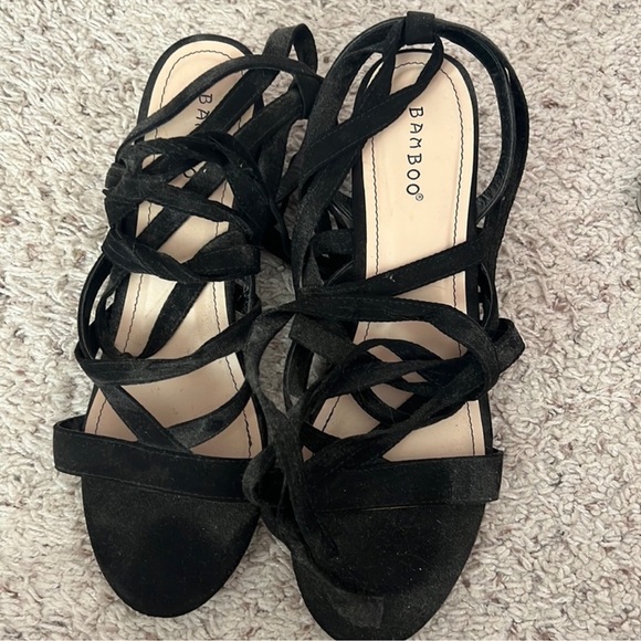 NWOT BLACK LACE UP SUEDE KITTEN HEEL - Picture 2 of 4